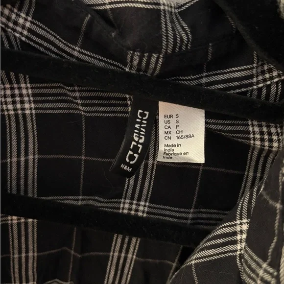 H&M Black & White Cropped Plaid Shirt - Picture 2 of 2
